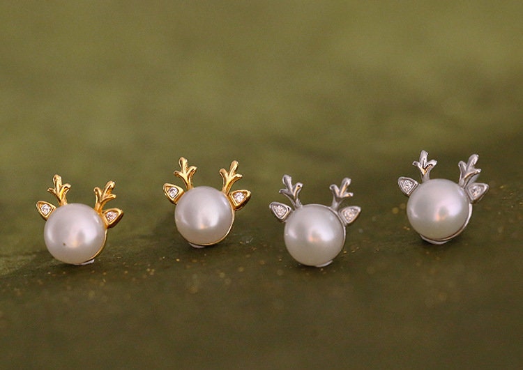 Pearl reindeer deals earrings