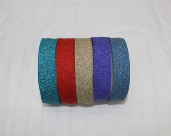 Biaisband (tape) 25 mm, katoen, enkele vouw, blauw, rood, paars, bruin. Smeltbaar strijkijzer beschikbaar.