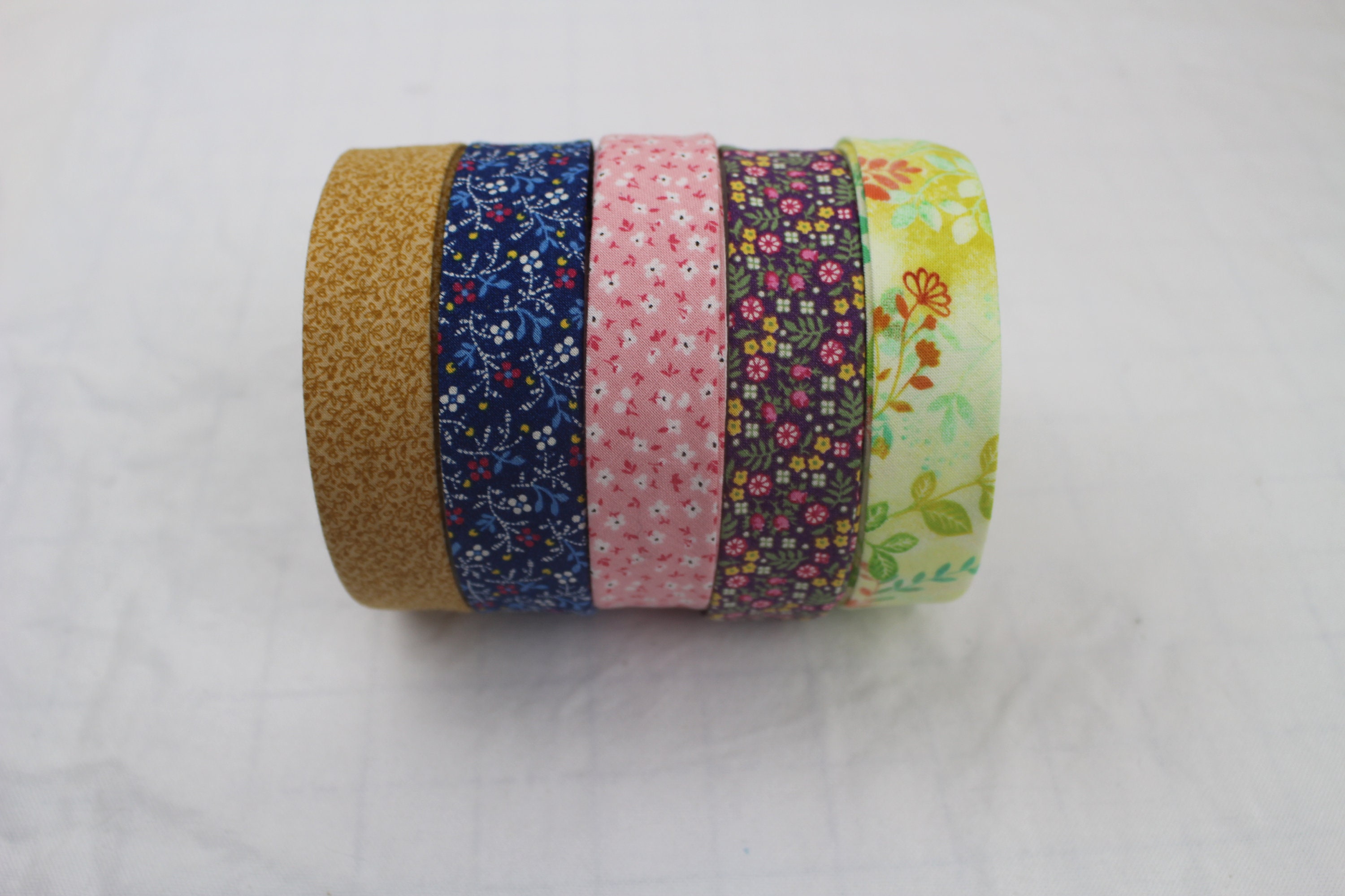 M00004 MOREZMORE White Floral Tape 1 Roll Adhesive Stretch Doll
