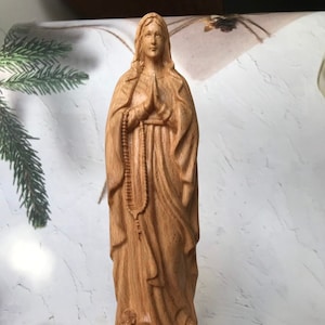 Hand-Carved Wooden Virgin Mary Statue: Catholic Gift