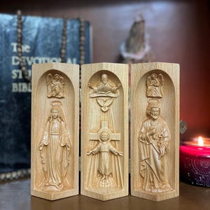 Tríptico católico de altar de oración hecho a mano, tallado en madera, estatua de arte católico, regalo católico tradicional, regalos del Día de la Madre para mamá.