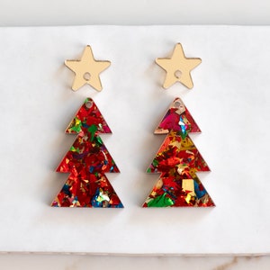 Sapin de Noël pailleté festif avec découpe d&#39;ébauches de boucles d&#39;oreilles en acrylique étoile, fabrication de bijoux de boucles d&#39;oreilles pendantes artisanales, bas de Noël de vacances d&#39;hiver