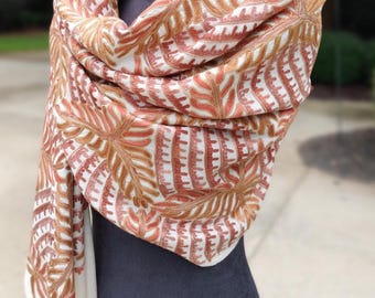 Kashmiri Wool Shawl: Embroidered Floral Wrap