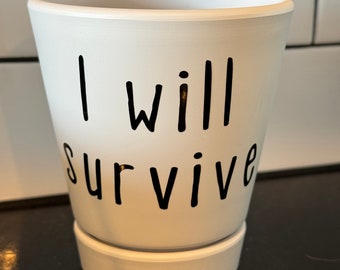 Doniczka I Will Survive - Roślinny kalambur, Uroczy zabawny prezent, Sukulent, Aloes, Kaktus, Doniczka ze spodkiem (biała)