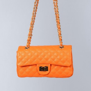 Cartera de mano o de hombro de piel genuina brasileña de color naranja Victoria - Katie Leather