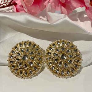 Pendientes con diseño de botón y perlas Reva Kundan