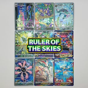 Puede incluir: Una colección de nueve coloridas cartas coleccionables dispuestas en una cuadrícula, que muestran varias criaturas y personajes ilustrados. El texto RULER OF THE SKIES se muestra de forma destacada en una fuente negrita con borde amarillo.