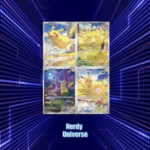 Puede incluir: Una colección de cuatro cartas coleccionables rectangulares que muestran a Pikachu en varias escenas ilustradas. Cada carta presenta texto en chino, un valor de 60 HP y símbolos de tipo eléctrico, dispuestas en una cuadrícula de dos por dos.
