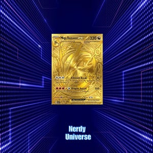 Puede incluir: Una tarjeta coleccionable Mega Rayquaza EX dorada con los textos "Emerald Break" y "Dragon Ascent". La tarjeta tiene un diseño detallado y está sobre un fondo azul con el texto "Nerdy Universe".