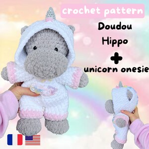 Puede incluir: Patrón de crochet para un hipopótamo gris que lleva un mono de unicornio blanco con ribete rosa y un cuerno plateado. El patrón incluye instrucciones para el hipopótamo y el mono. El patrón está disponible en inglés y francés.