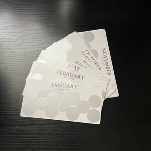Carte sfida gratta e vinci mensili plastificate / Sfide di risparmio / Sfide finanziarie