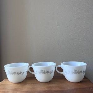 Pyrex &#39;Ribbon Bouquet&#39; Coffee Cups (Set of 3)