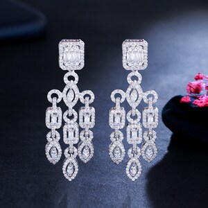 Pendientes de candelabro de moissanita de oro blanco de 14 quilates para mujer, pendientes de gota de moissanita delicada, regalo de joyería de moda para mamá, novia, esposa imagen 3