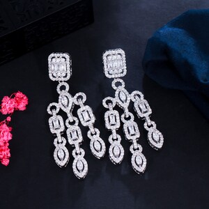 Pendientes de candelabro de moissanita de oro blanco de 14 quilates para mujer, pendientes de gota de moissanita delicada, regalo de joyería de moda para mamá, novia, esposa Style Two