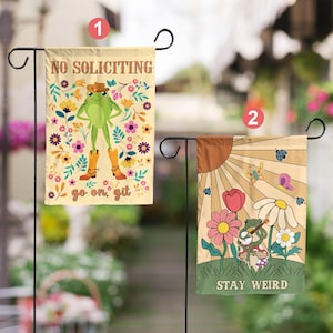 Cottagecore Frog Gardener Flag, No Soliciting Garden Flag, Stay Weird Yard Sign, Boho Floral Summer Spring Garden Flag, Retro Outdoor Decor