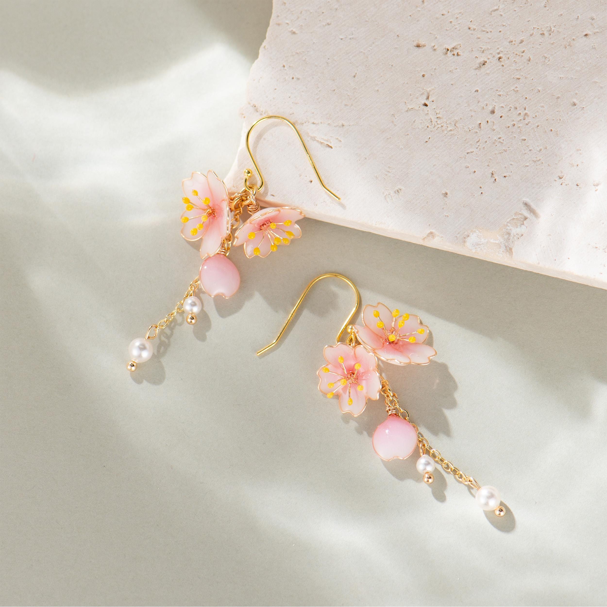 Handmade Resin Cherry Blossom Pearl Dangle Earrings – Pink  display picture 1