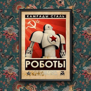 Op de afbeelding: Een propagandaposter in vintage stijl met een robot in een rood-wit kleurenschema. De poster heeft de tekst "KAMRADY STAL" en "ROBOTY" in cyrillisch schrift. De robot houdt een hamer en sikkel vast, een symbool van de Sovjet-Unie.