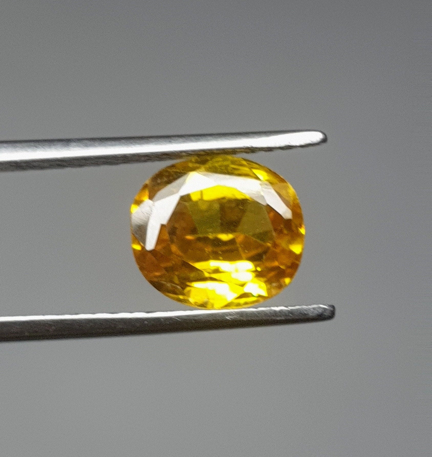 画材 Sapphire Genuine Coarse 22401 Replica as Yellow Sapphire Colour Facet Stone, Best Quality