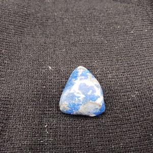 Pietra levigata di lapislazzuli naturale