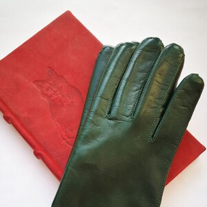Enid women&#39;s Italian hairsheep nappa leather gloves with 100% merino wool lining, dress gloves, forest green colour