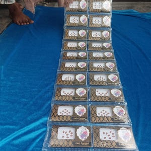 Livre Bindi spirale Bindi en pierre dorée, créateur fantaisie Bindis, pierre de cristal ombragé scintillant scintillant unie Tikka Bindiya pour fille et femme