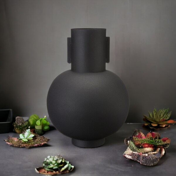Photo inspiration: Industrial Chic Vase Decor Reference: Modern Vase