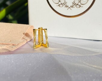 Aria rectangular earrings, gold huggies earrings, rectangular gold earrings, square hoop earrings, mother’s day gift, valentine’s gift