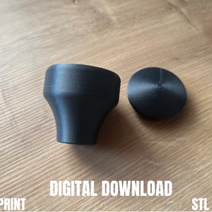 Może przedstawiać: Dwa obiekty wydrukowane w 3D, czarny obiekt w kształcie stożka i czarny dysk, na drewnianej powierzchni. Tekst "DIGITAL DOWNLOAD" jest wydrukowany pod obiektami. Tekst "3D PRINT" jest wydrukowany w lewym dolnym rogu obrazu. Tekst "STL OBJ" jest wydrukowany w prawym dolnym rogu obrazu.