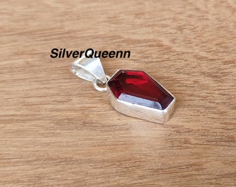 Doodskisthanger granaat: handgemaakte sterlingzilveren edelsteensieraden