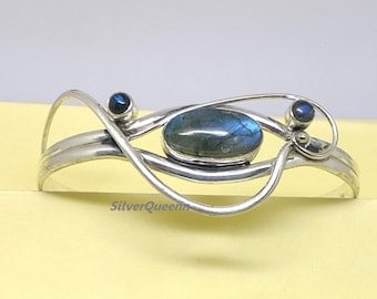 Bracciale rigido in argento sterling con labradorite: bracciale rigido lavorato a mano con filo metallico.