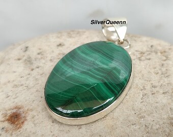 Collana con pendente in malachite: pietra preziosa ovale, argento sterling 925, gioiello fatto a mano.