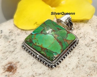 Ciondolo turchese in rame verde fatto a mano: argento sterling 925 con pietra preziosa quadrata