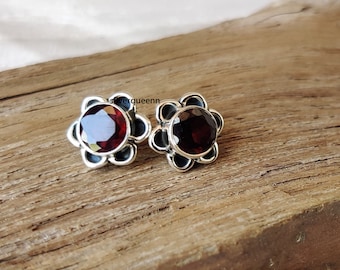 Orecchini A Bottone In Argento Sterling Con Cristallo CZ Rosso Granato 2mm - Gioielli Donna Eleganti