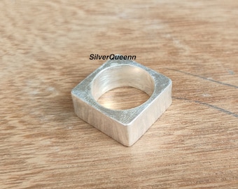 Anillo cuadrado de plata de ley 925 hecho a mano, joyería con diseño geométrico.