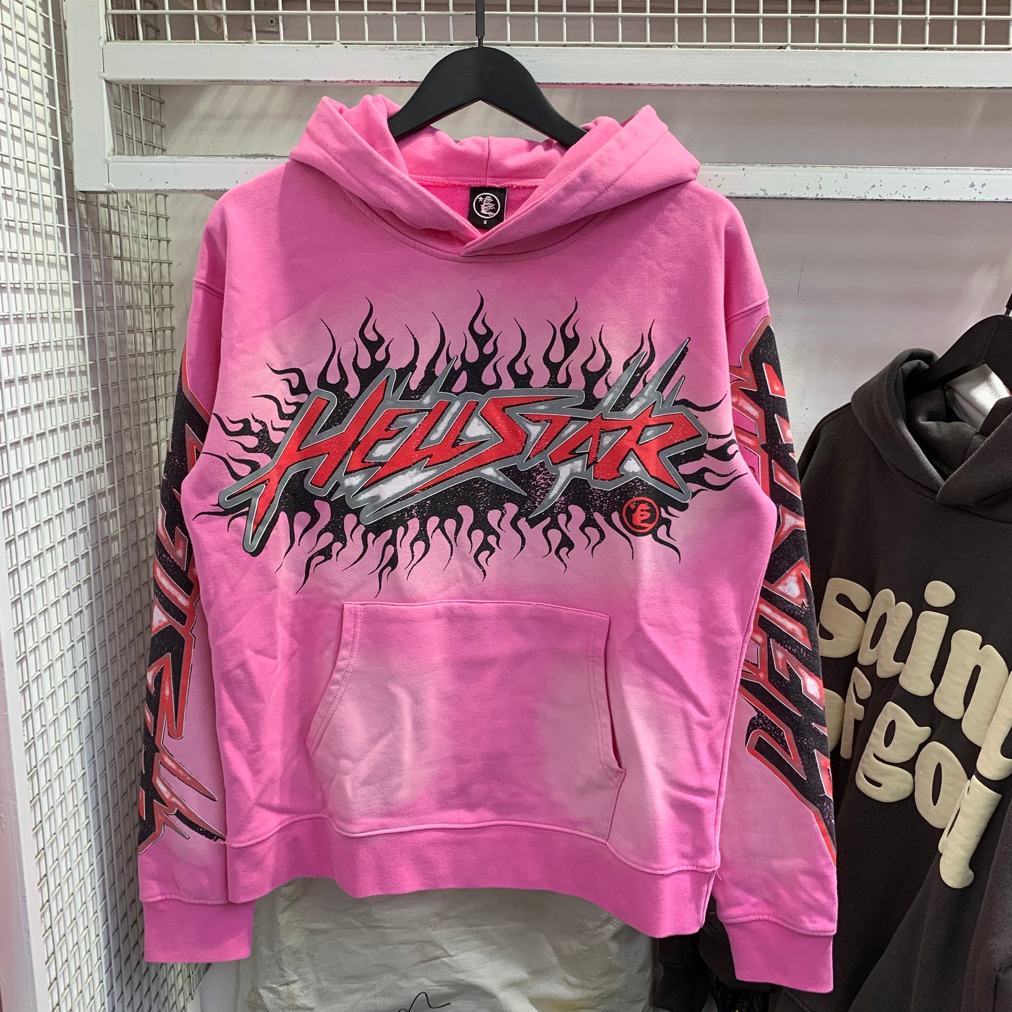 Hellstar 'Black Flame' Pink Sweatpants – Showroom LA
