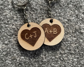 Porte-clés avec initiales personnalisées : cadeau pour couple