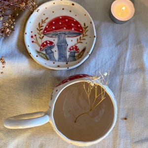 handcrafted artistic ceramic mug, hand-drawn magic mushroom patterns, magic mushroom -themed cup, tea and coffee mug, artistic coffee cup, unique floral design, gift for art lovers, handmade ceramic drinkware , lovely mushroom mug