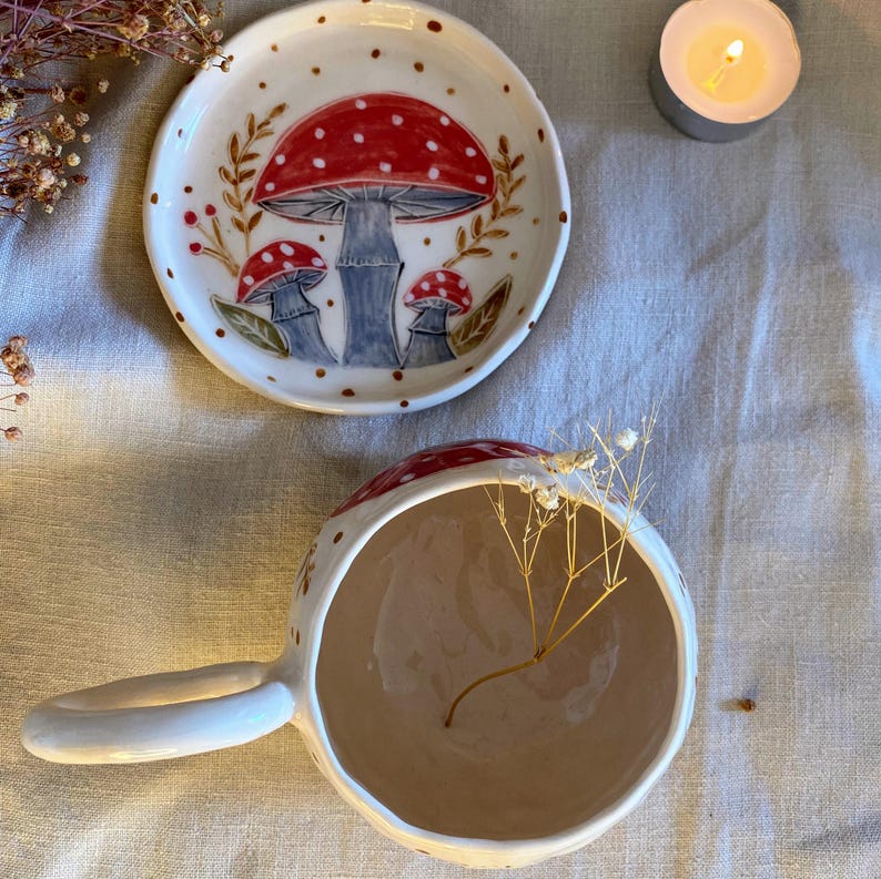 handcrafted artistic ceramic mug, hand-drawn magic mushroom patterns, magic mushroom -themed cup, tea and coffee mug, artistic coffee cup, unique floral design, gift for art lovers, handmade ceramic drinkware , lovely mushroom mug