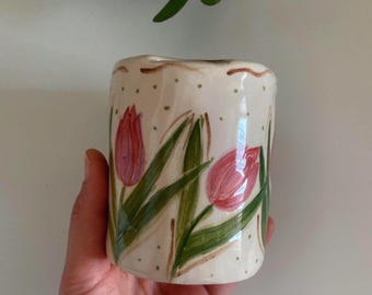 Aangepaste reismok - handgeschilderde keramische tulpenbeker - Artistieke greeploze theemok - Cottagecore milieuvriendelijke keramische beker