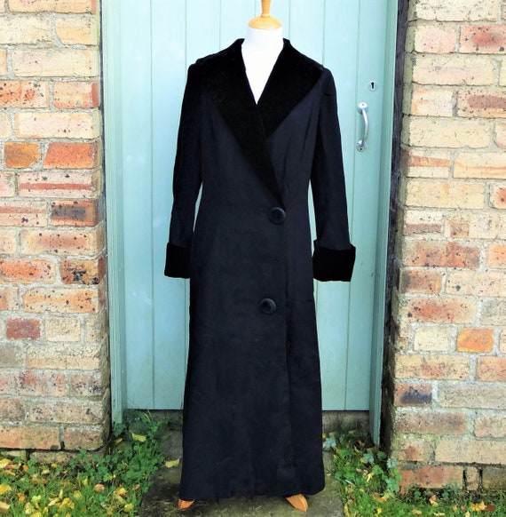 SCOTLAND:  Victorian Ladies' Coat (circa 1890) - … - image 1