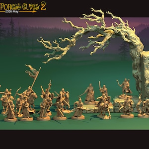 Può includere: Una collezione di figurine in miniatura raffiguranti personaggi fantasy, tra cui arcieri, guerrieri e figure montate. La scena è ambientata sullo sfondo di un albero stilizzato e di una formazione rocciosa. Il testo "Golden Forest Elves - 2" è visibile.