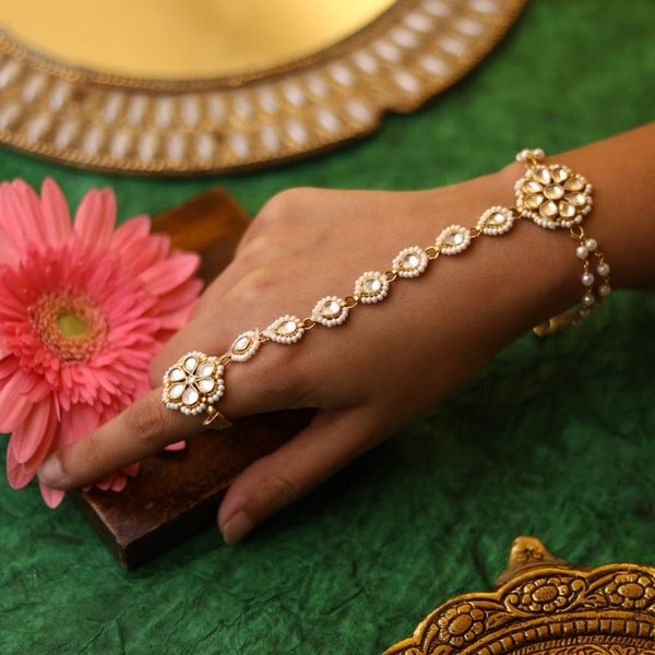 Bracelet Kundan/ Polki Haath phool /hath panja/ Bracelet réglable/ bracelet à doigts /Bijoux de mariée indiens/ harnais à main /Dulhan barclet