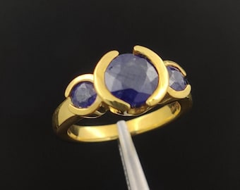 Anillo de zafiro azul, plata de ley, oro vermeil, triple piedra