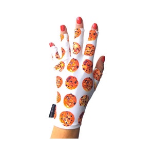 ManiGlovz The Original Dermatologist recommended UPF 50+ UV/ LED Protective Glove - Cookie