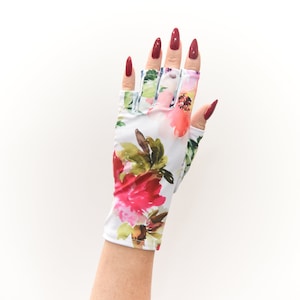 ManiGlovz The Original Dermatologist recommended UPF 50+ UV Protective Glove - Haute Hibiscus Print