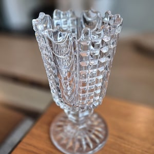 Vintage glass flower vase - fabulous pressed glass design