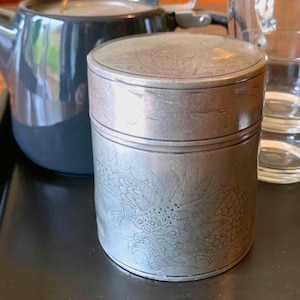 Vintage 1920's pewter tea caddy - beautiful Kut Hing Swatow etched design