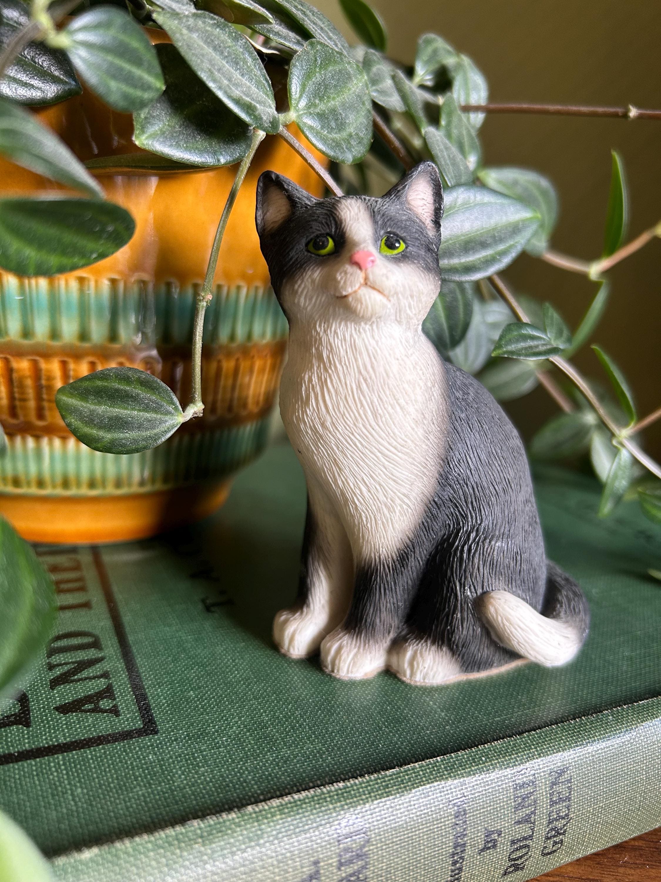 Vintage Black and White Cat Figurines - Etsy UK