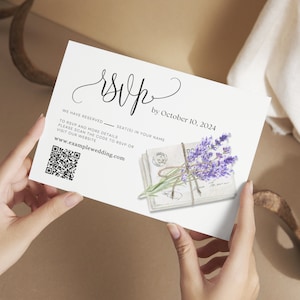 Bruiloft online RSVP-kaart met QR-code, lavendel paars boeket thema, afdrukbare RSVP-sjabloon invoegen, bloemen bruiloft details uitnodiging