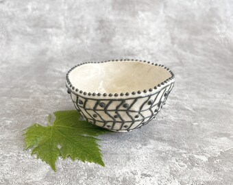 Ceramic pinch bowl with hand applied slip decoration